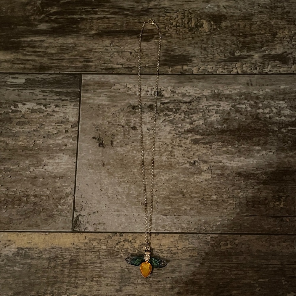 NWOT Gold and Green Bee Pendant Necklace